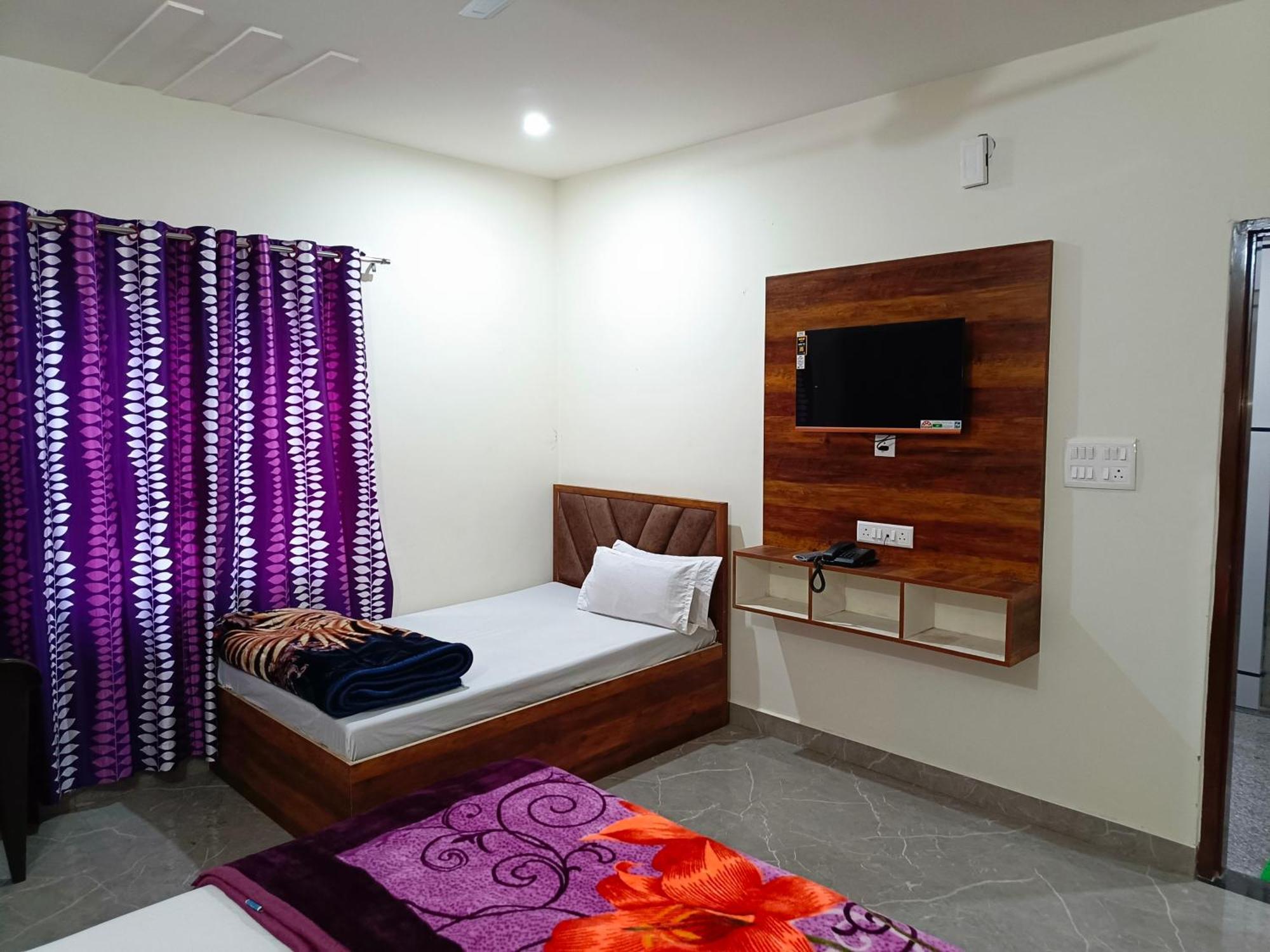 Shri Girraj Residency Hotel Mathura Luaran gambar